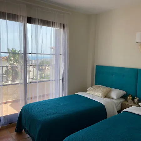 Adosado De Estilo Mediterraneo, Con Jardin Y Vistas *
