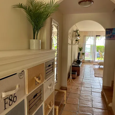 Adosado De Estilo Mediterraneo, Con Jardin Y Vistas Apartment