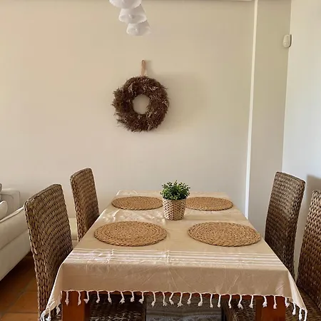 Adosado De Estilo Mediterraneo, Con Jardin Y Vistas